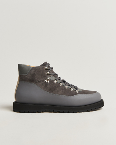 4 Moncler Hyke Desertyx Boots Black at CareOfCarl.com