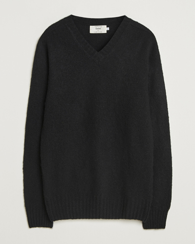 Harley Of Scotland for Care of Carl Harley Of Scotland Brushed Supersoft Lambswool V-Neck Black – Black