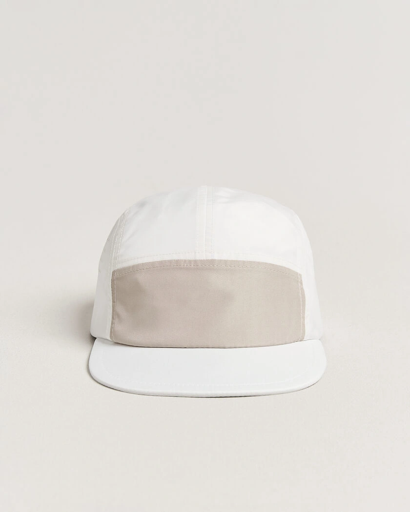 Peak Performance Lightweight Cap White/Sand Fog – White