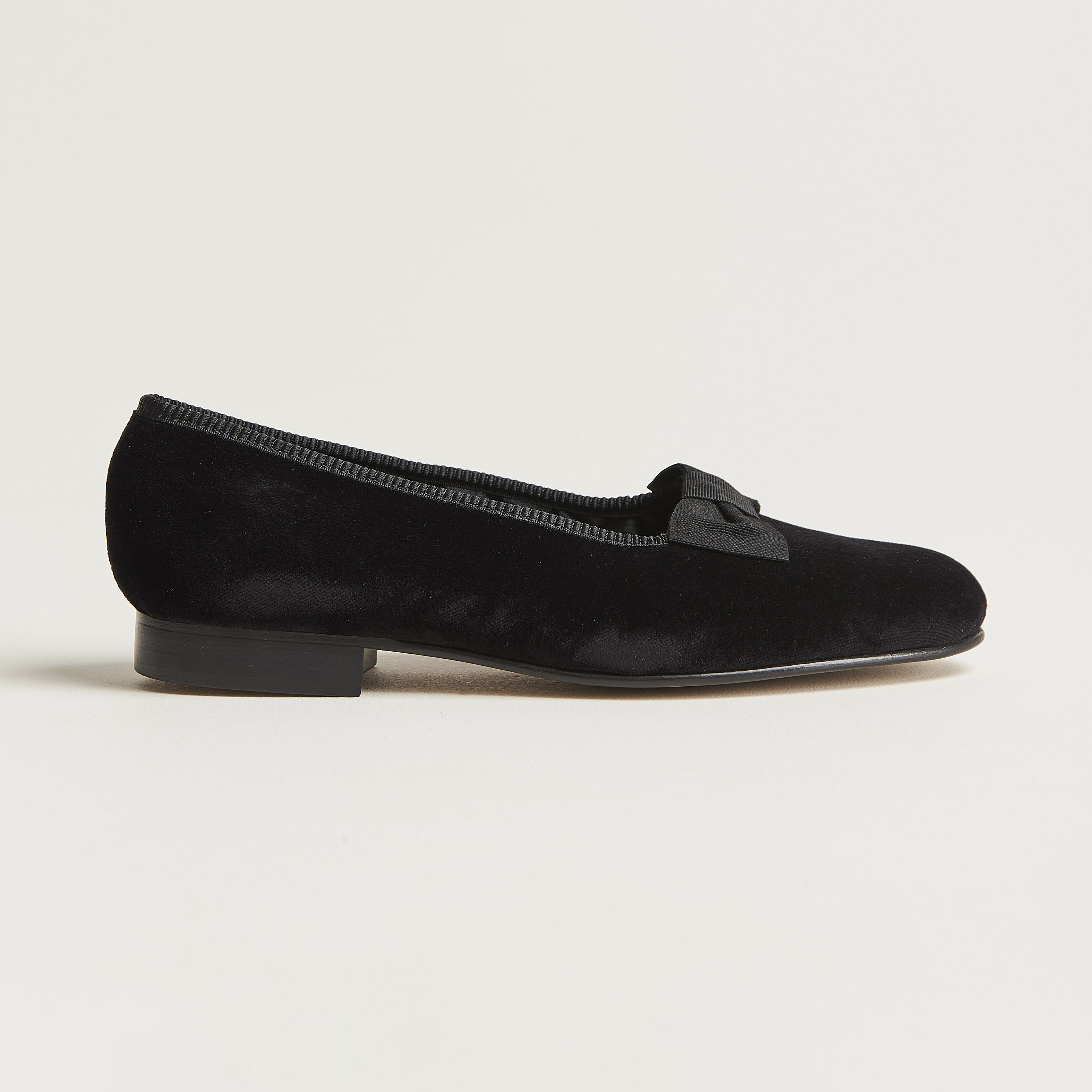 Curated visual reference: Gallery Detail: Bowhill Elliott Opera Velvet Bow Pumps Black At Careofcarl Com