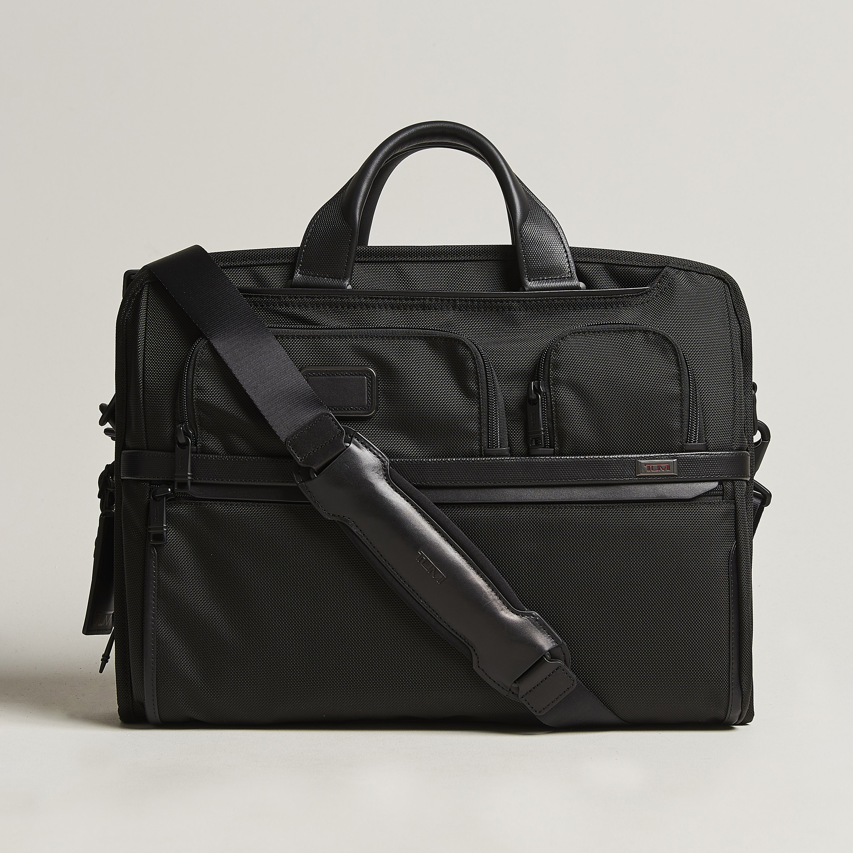 バッグ TUMI large screen computer brief 26150 Amazon.com: TUMI - Compact Large Screen Laptop Brief Bag