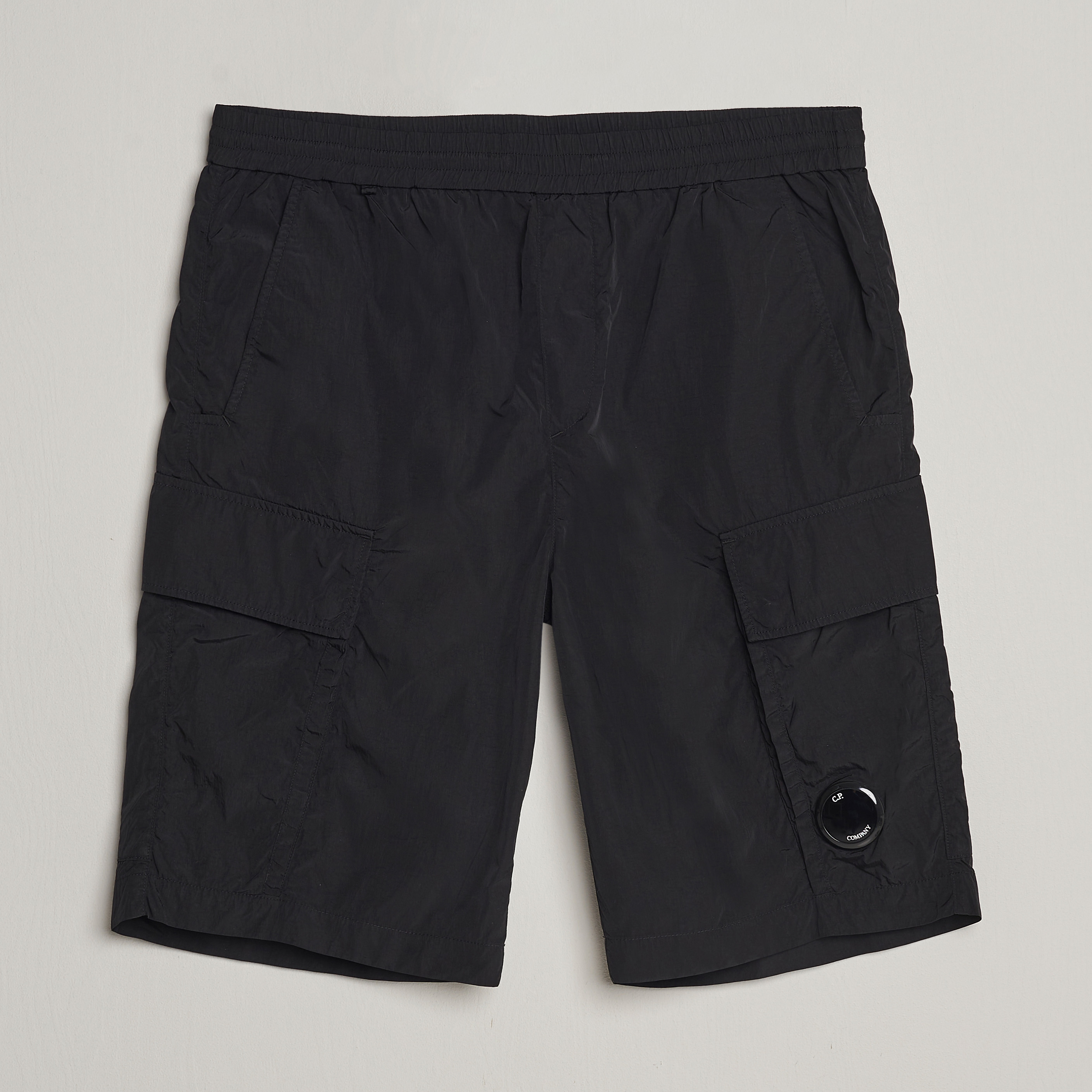 パンツ C.P. COMPANY CHORME-R CARGO SHORTS C.P. Company Men's Chrome-R Cargo Shorts in Black C.P. Company