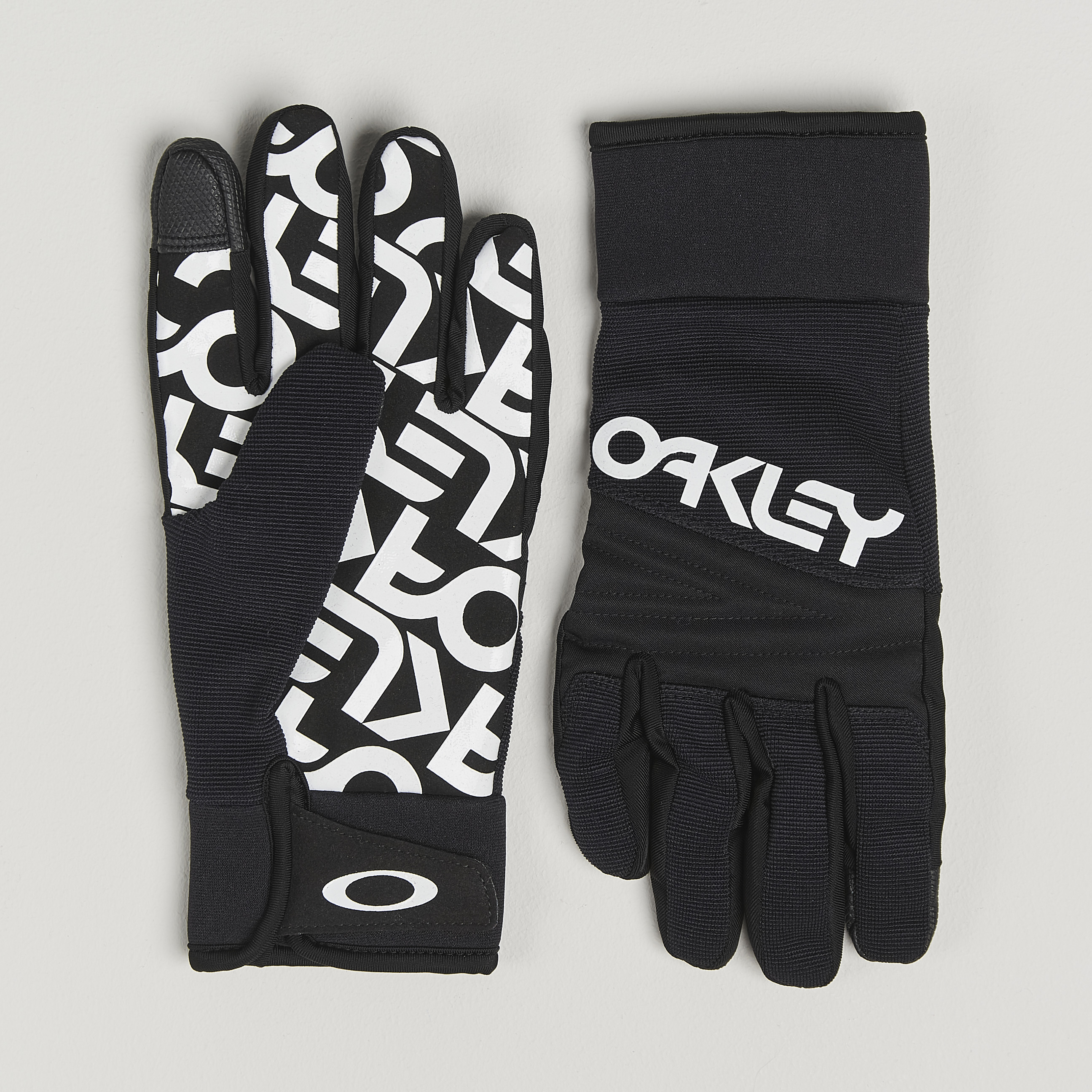 Factory Pilot Oakley Factory Pilot Core Glove Blackout at CareOfCarl.com