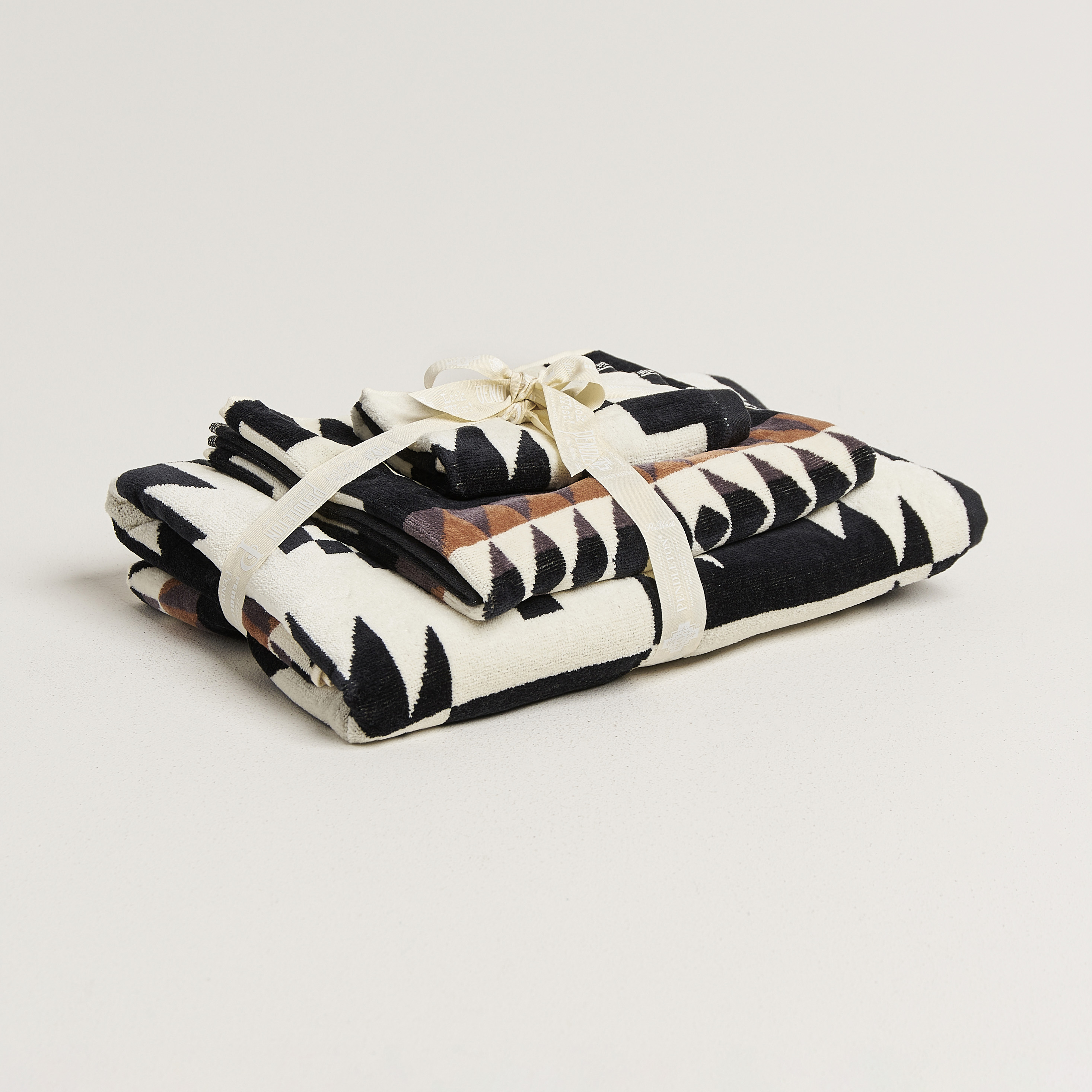 Pendleton 3-Piece Towel Set Spider Rock Black at CareOfCarl.com