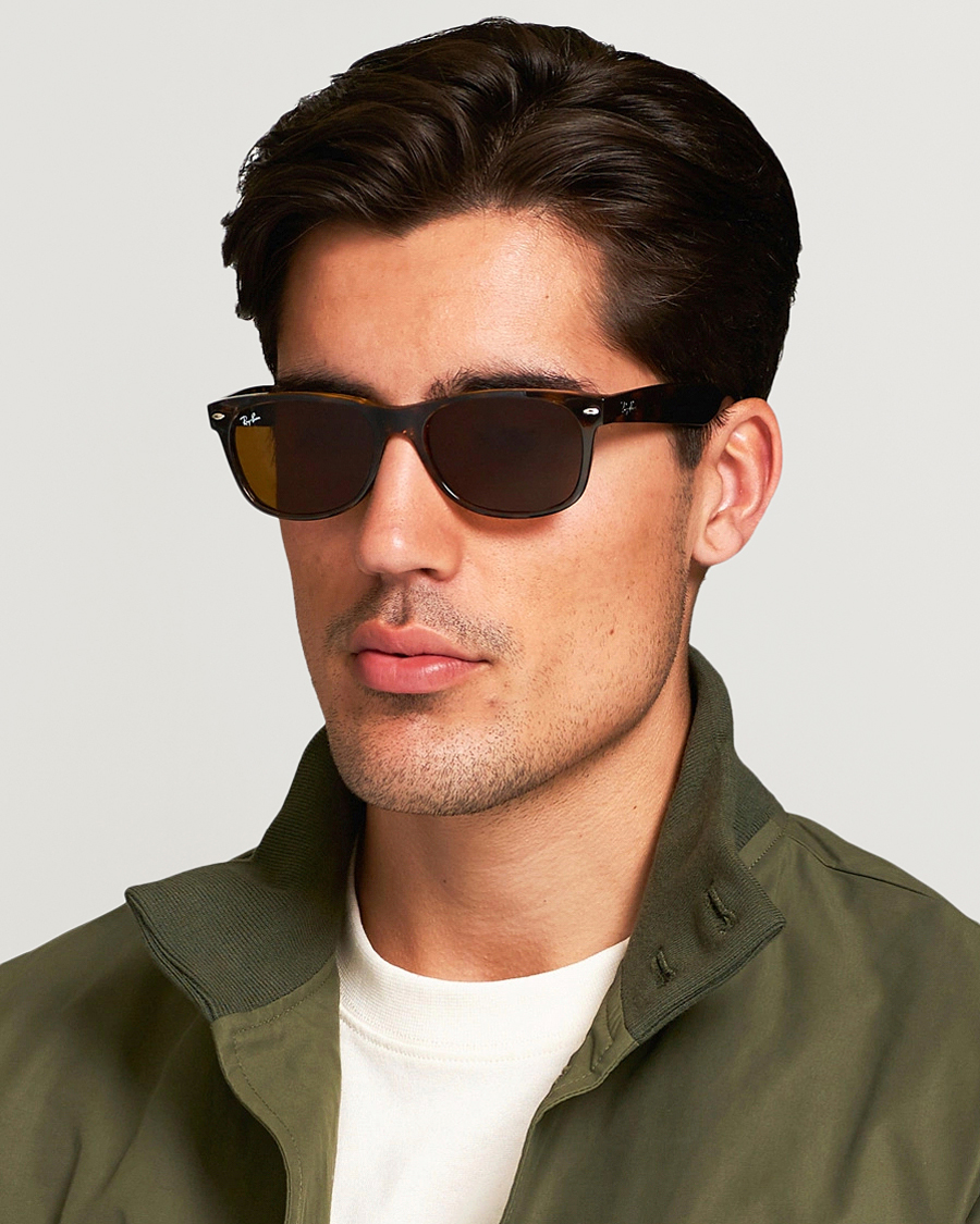 Men | The Summer Collection | Ray-Ban | New Wayfarer Sunglasses Light Havana/Crystal Brown