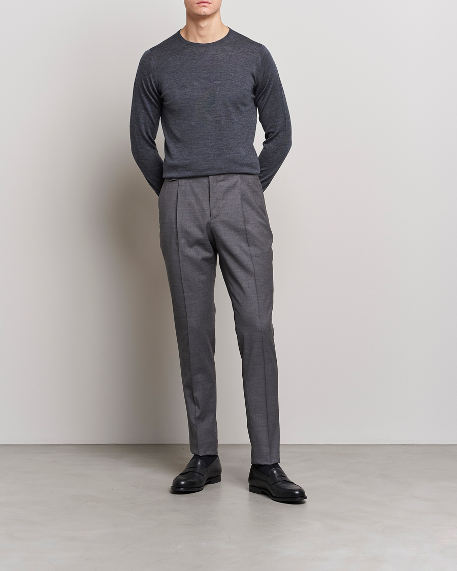 Men | Sweaters & Knitwear | John Smedley | Lundy Extra Fine Merino Crew Neck Charcoal