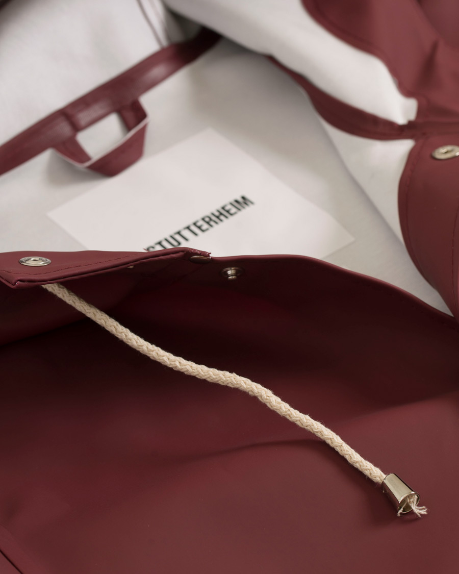 Men | Coats & Jackets | Stutterheim | Stockholm Raincoat Burgundy