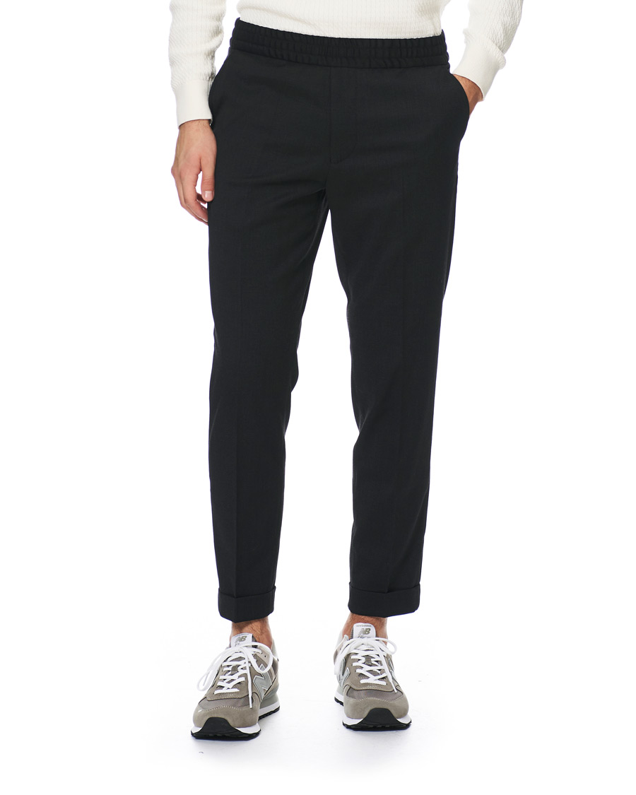 Men | Trousers | Filippa K | Terry Gabardine Cropped Turn Up Trousers Antracite