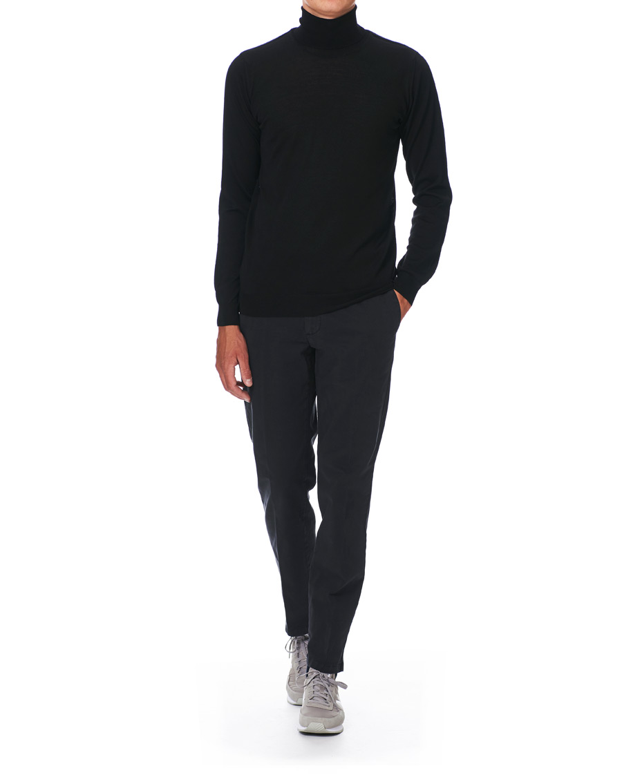 Men | Celebrate New Year's Eve in style | Oscar Jacobson | Cole Extra Fine Merino Rollneck Black
