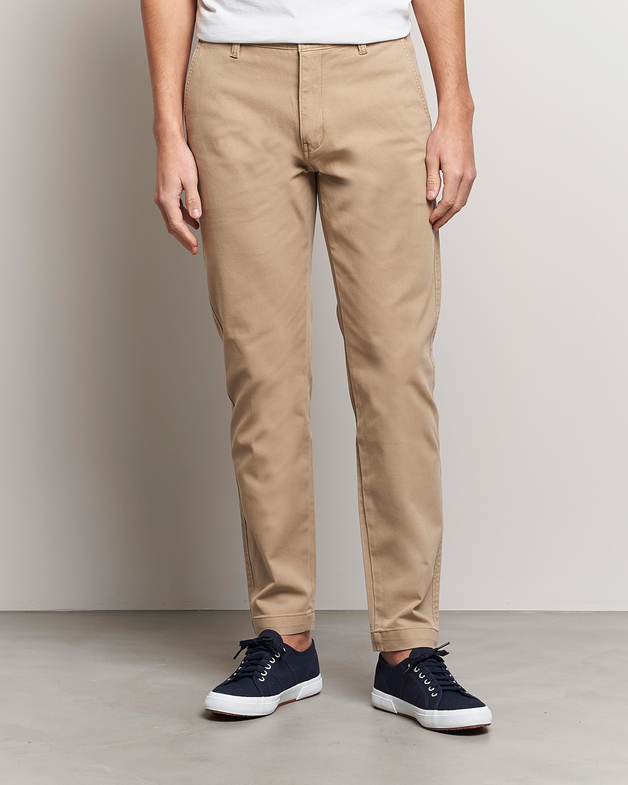 Men | Trousers | Levi's | Garment Dyed Stretch Chino Beige