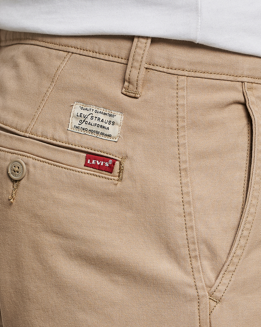 Men | Trousers | Levi's | Garment Dyed Stretch Chino Beige