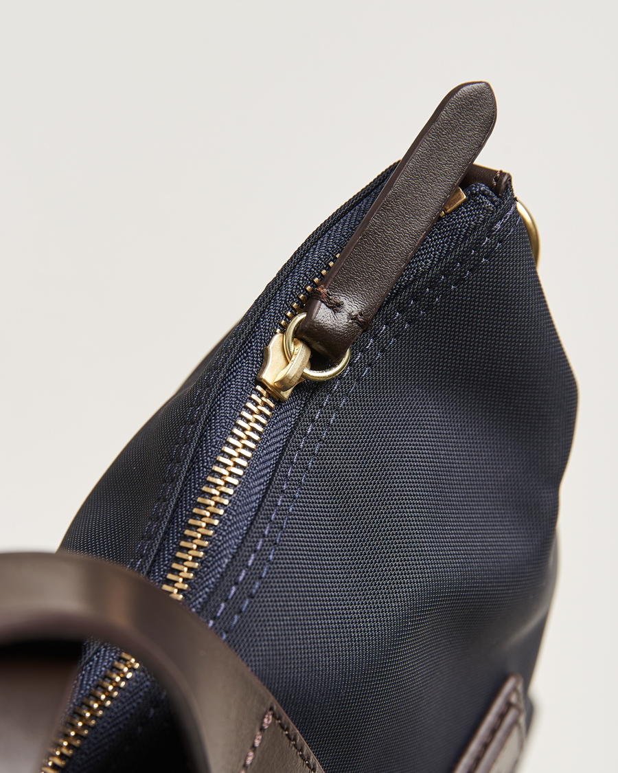 Men | Bags | Mismo | MismoM/S Canvas Slim BriefNavy/Dark Brown