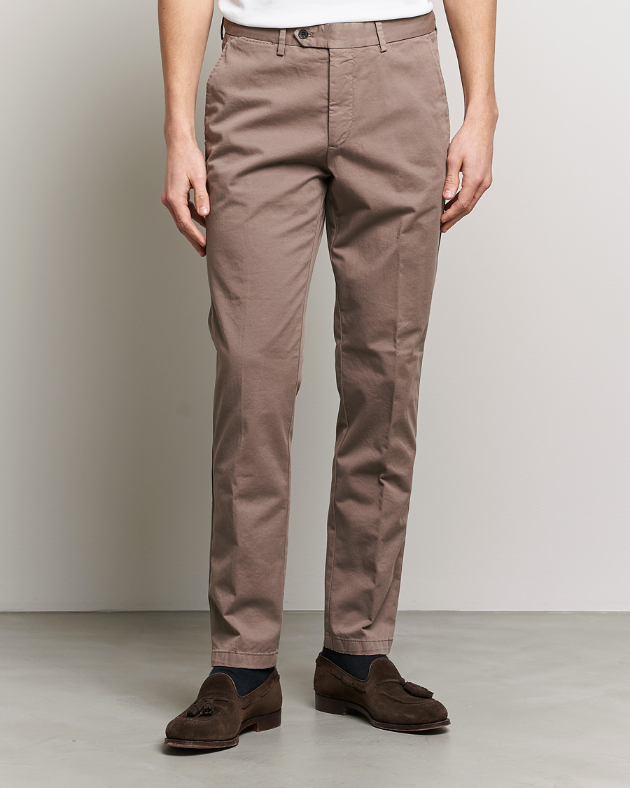 Men | Trousers | Oscar Jacobson | Danwick Side Adjusters Chino Light Brown