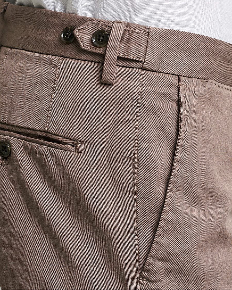 Men | Trousers | Oscar Jacobson | Danwick Side Adjusters Chino Light Brown