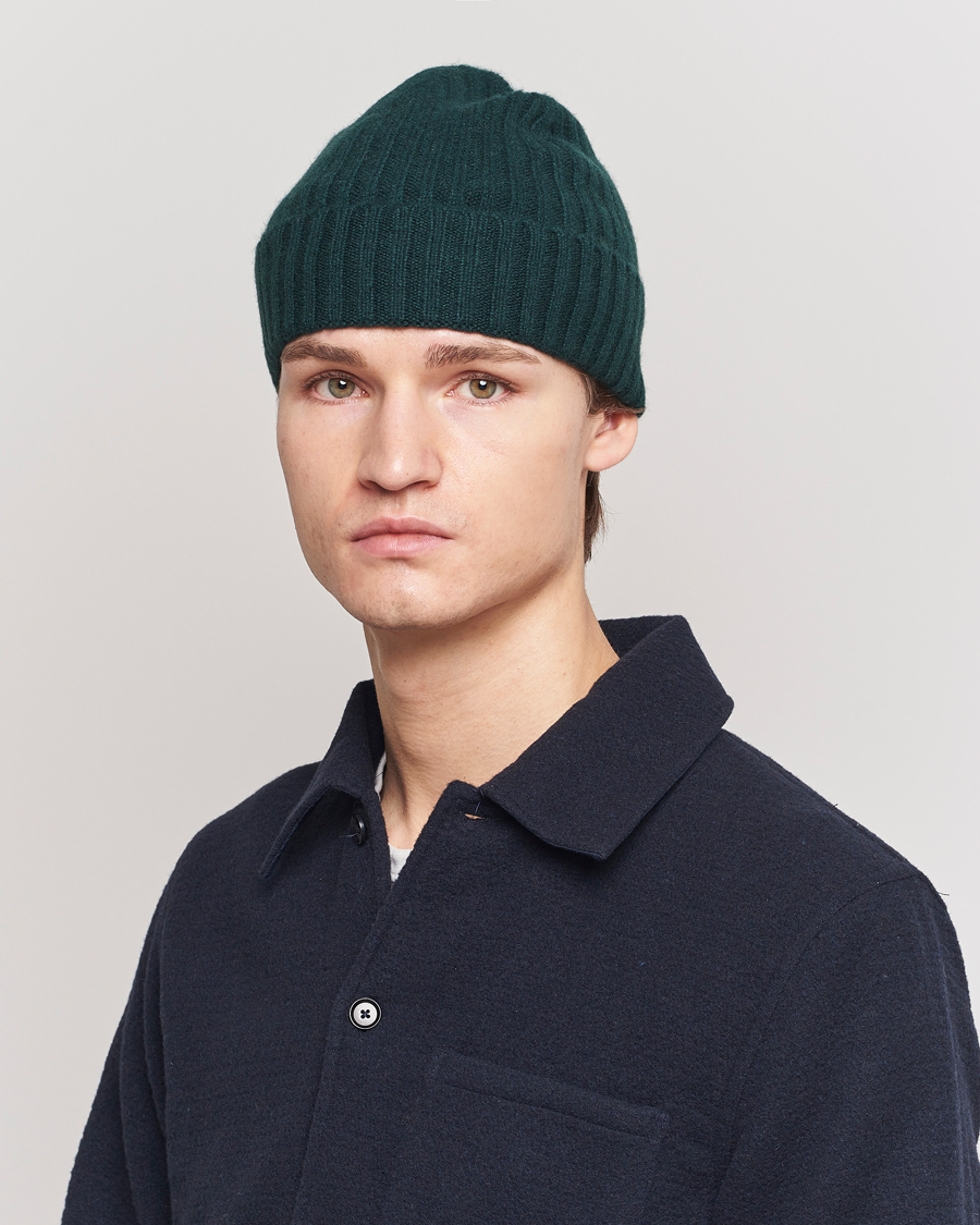 Men | Amanda Christensen Rib Knitted Cashmere Cap Bottle Green | Amanda Christensen | Rib Knitted Cashmere Cap Bottle Green