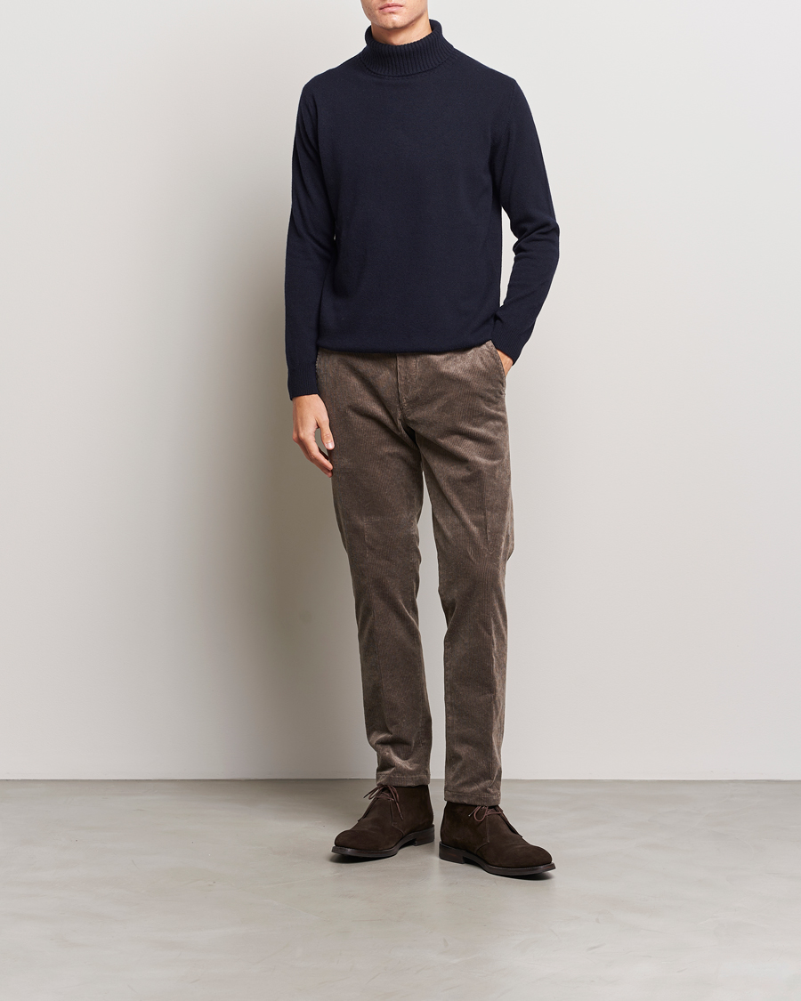Men | Trousers | Oscar Jacobson | Denz Corduroy Trousers Beige