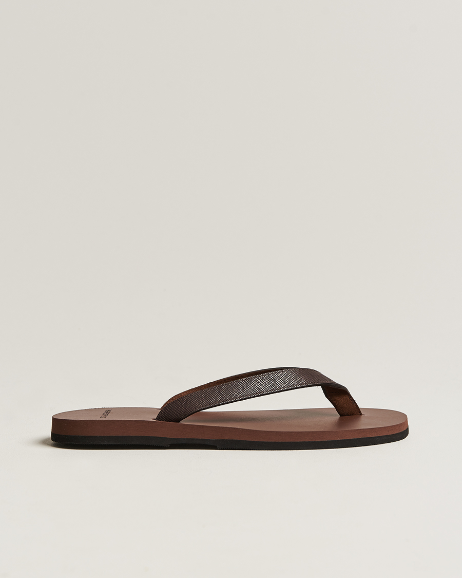 Men | The Resort Co Saffiano Leather Flip-Flop Brown | The Resort Co | Saffiano Leather Flip-Flop Brown