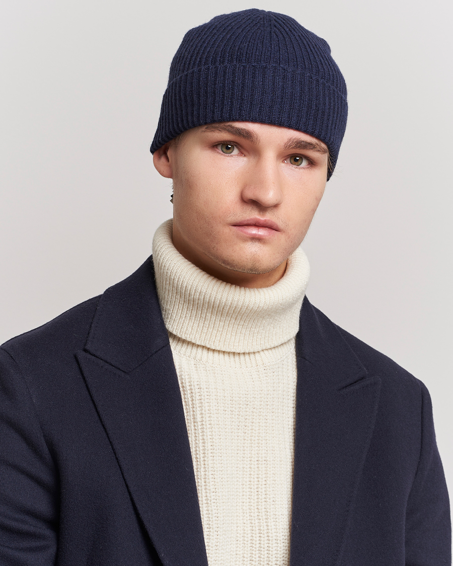 Men | Warming accessories | Johnstons of Elgin | Cashmere Ribbed Hat Navy