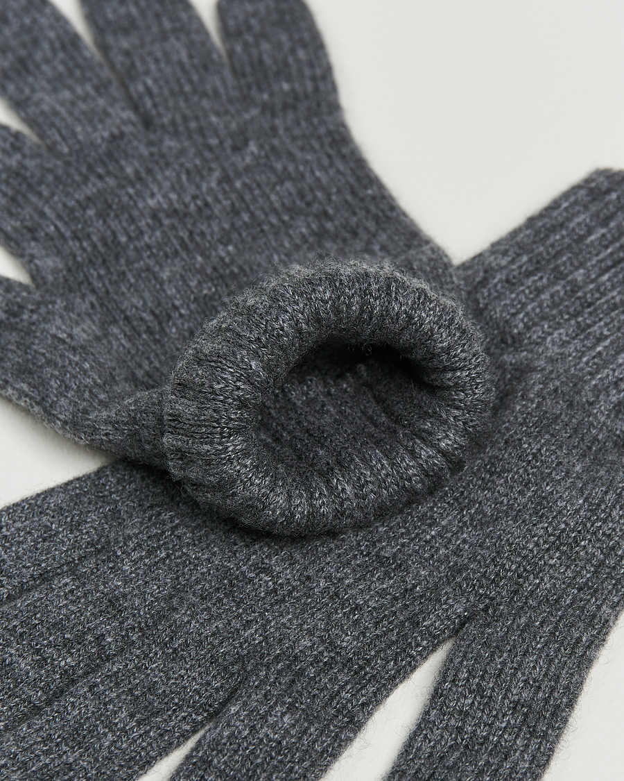 Men | Johnstons of Elgin Knitted Cashmere Gloves Dark Granite | Johnstons of Elgin | Knitted Cashmere Gloves Dark Granite