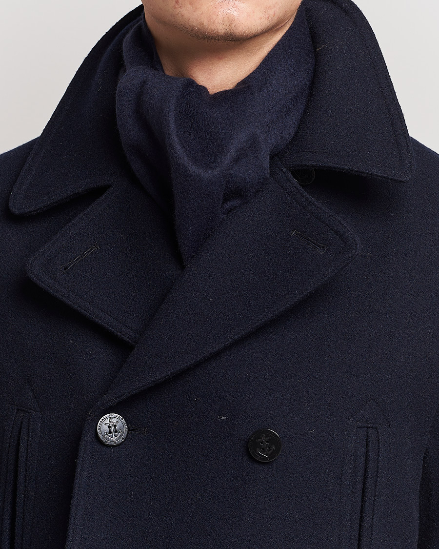 Men | Johnstons of Elgin Cashmere Scarf Dark Navy | Johnstons of Elgin | Cashmere Scarf Dark Navy