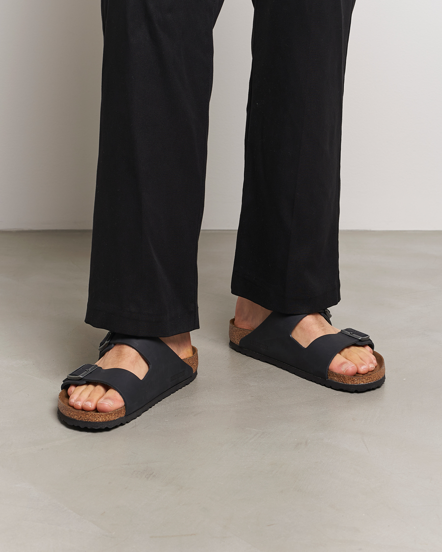 Men | Sandals & Slides | BIRKENSTOCK | Arizona Classic Footbed Black Oiled Leather