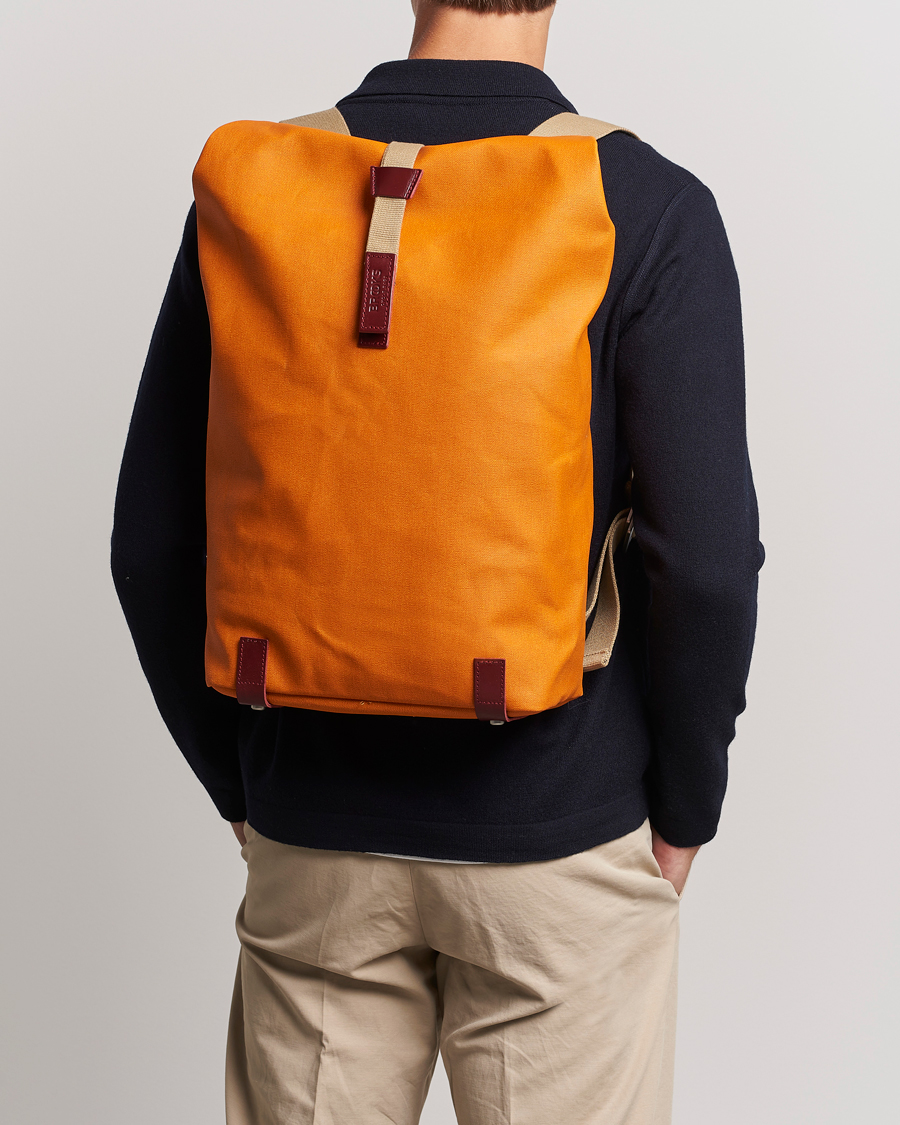 Men | Bags | Brooks England | Pickwick Cotton Canvas 26L Backpack Goose Beak/Maroon