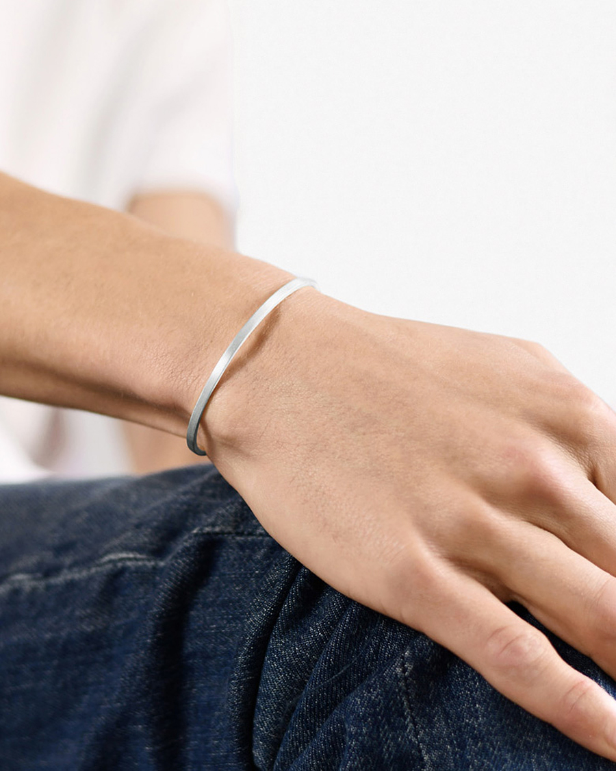 Men | Celebrate New Year's Eve in style | LE GRAMME | Ribbon Bracelet Brushed Sterling Silver 7g