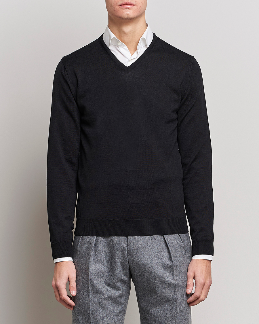 Men | Sweaters & Knitwear | Stenströms | Merino V-Neck Black