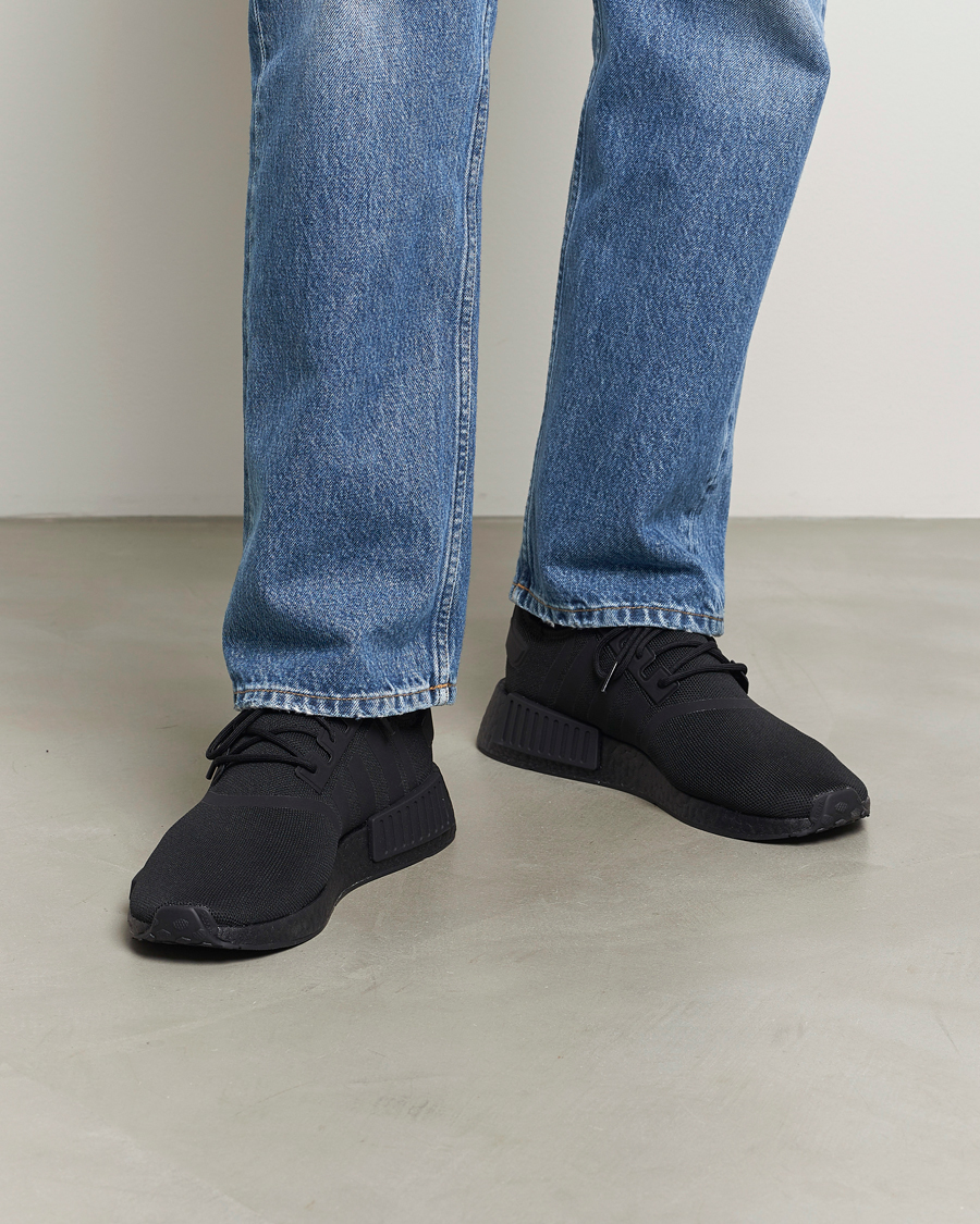 Buy ADIDAS Originals Men Black Gazelle Leather Sneakers - Casual Shoes for  Men 6842439 | Myntra