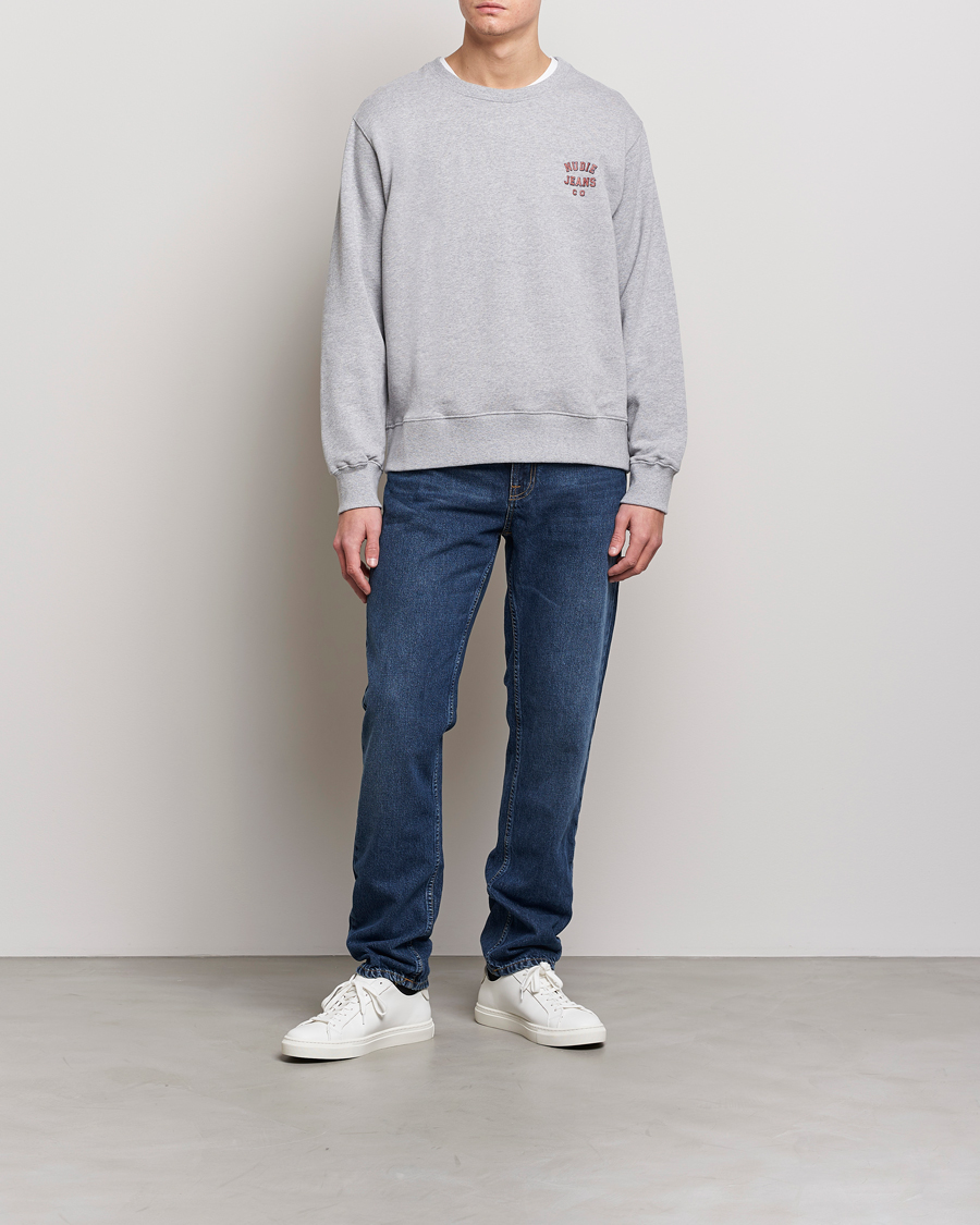 Men | Sweaters & Knitwear | Nudie Jeans | Frasse Logo Sweatshirt Grey melange