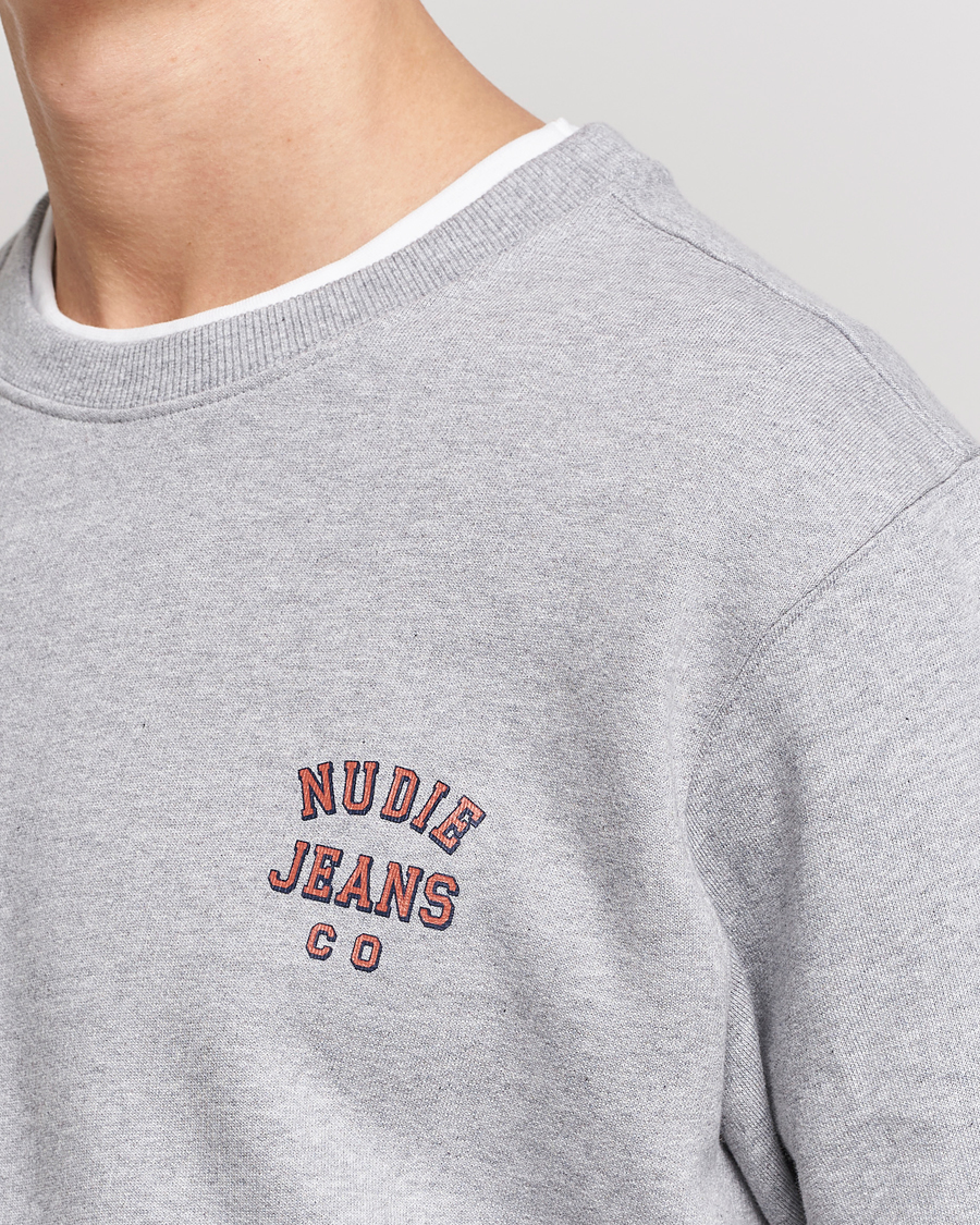Men | Sweaters & Knitwear | Nudie Jeans | Frasse Logo Sweatshirt Grey melange