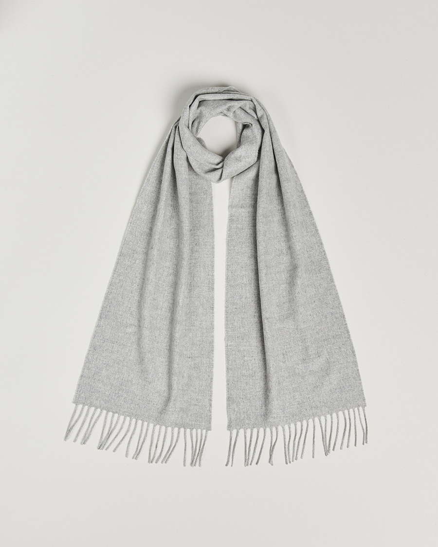 Men | Johnstons of Elgin Cashmere Scarf Silver Grey | Johnstons of Elgin | Cashmere Scarf Silver Grey