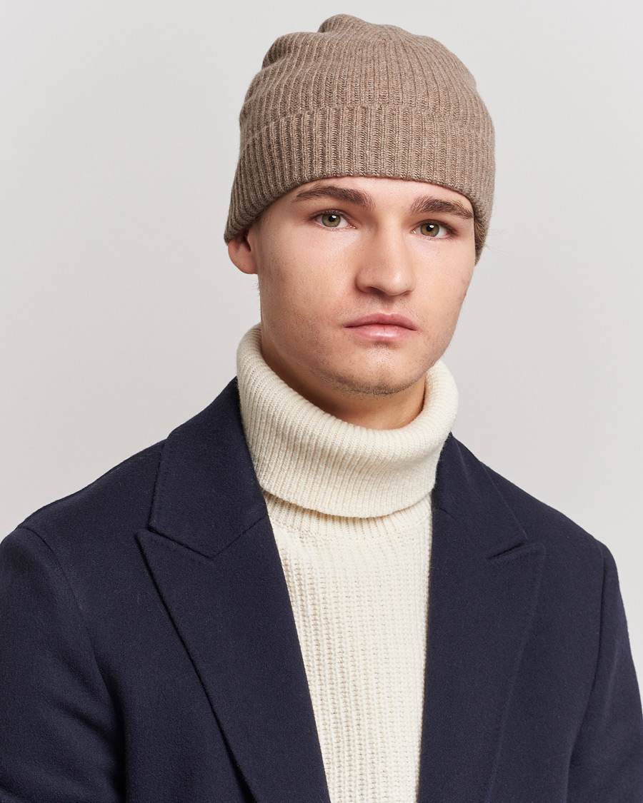 Men | Warming accessories | Johnstons of Elgin | Cashmere Ribbed Hat Otter
