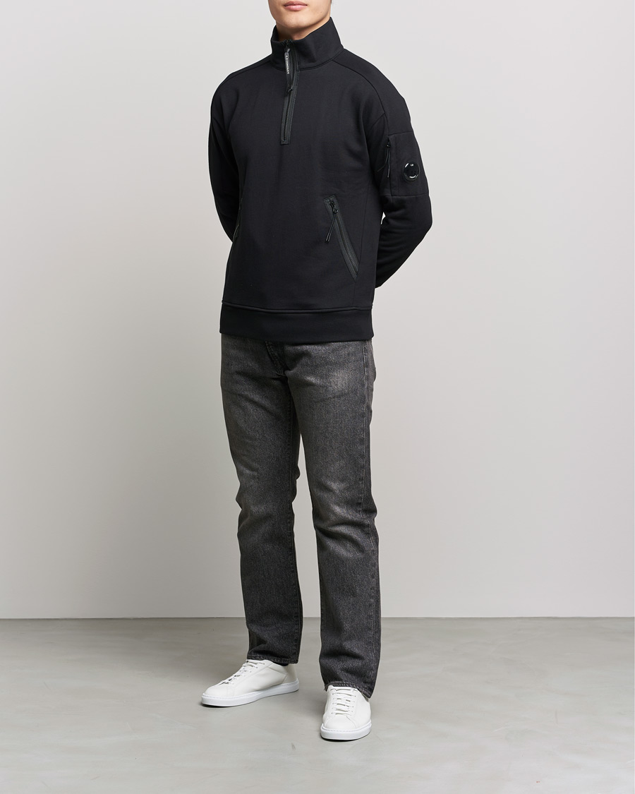 Men | Sweaters & Knitwear | C.P. Company | Diagonal Raised Fleece Half Zip Lens Sweatshirt Black