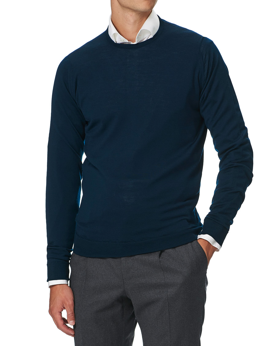 Men | Sweaters & Knitwear | John Smedley | Lundy Extra Fine Merino Crew Neck Orion Green