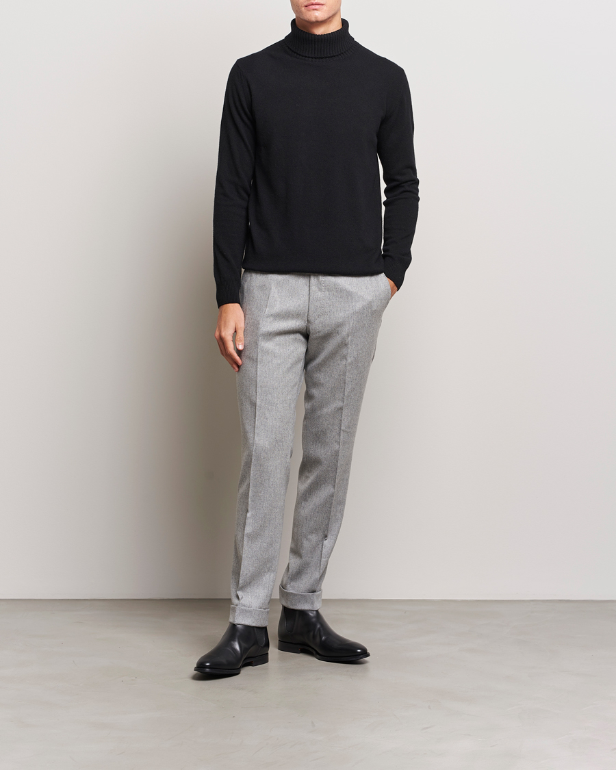 Men | Trousers | Oscar Jacobson | Denz Turn Up Flannel Trousers Light Grey