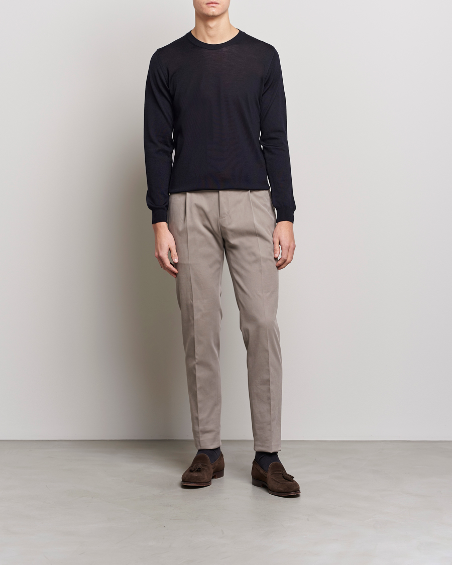 Men | Sweaters & Knitwear | Oscar Jacobson | Custer Extra Fine Merino Crew Neck Navy