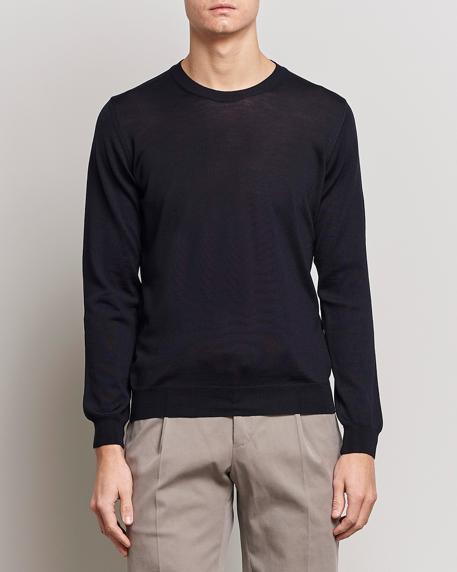 Men | Sweaters & Knitwear | Oscar Jacobson | Custer Extra Fine Merino Crew Neck Navy