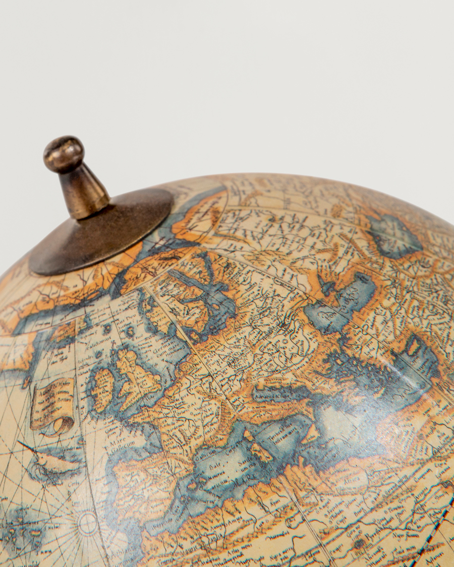 Men | Decoration | Authentic Models | Student Globe