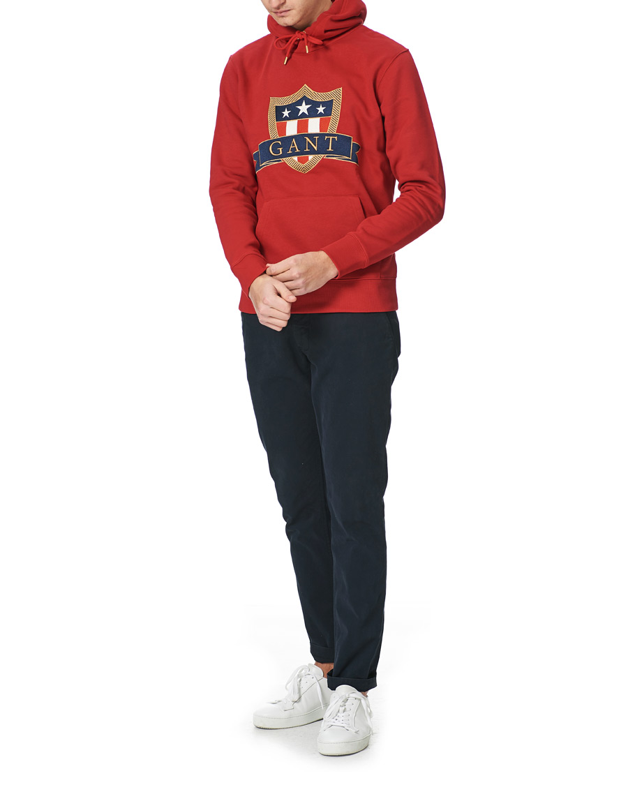 Men | Sweaters & Knitwear | GANT | Banner Shield Hoodie Equestrian Red