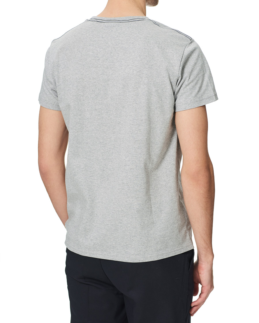 Men | T-Shirts | GANT | Banner Shield Tee Grey Melange