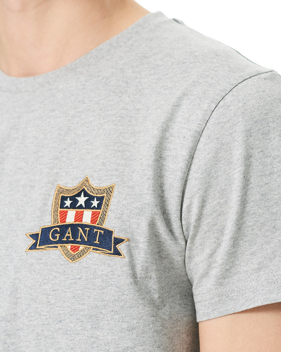 Men | T-Shirts | GANT | Banner Shield Tee Grey Melange