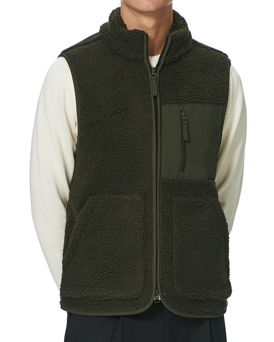 Men | Sweaters & Knitwear | A Day's March | Arvån Recycled Fleece Vest Olive