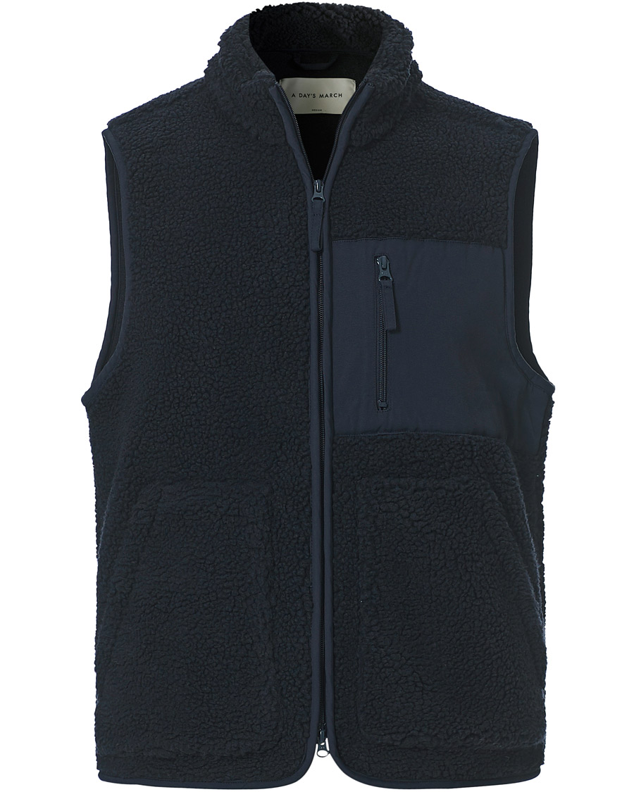 Men | Sweaters & Knitwear | A Day's March | Arvån Recycled Fleece Vest Navy
