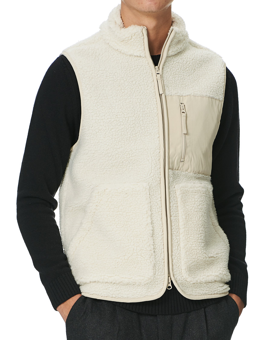 Men | Sweaters & Knitwear | A Day's March | Arvån Recycled Fleece Vest Off White