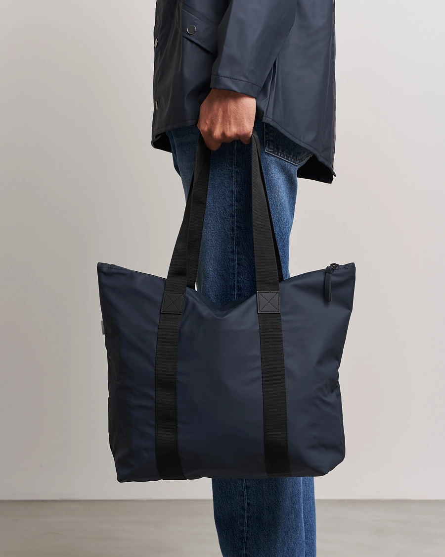 Men | RAINS Tote Bag Rush Navy | RAINS | Tote Bag Rush Navy