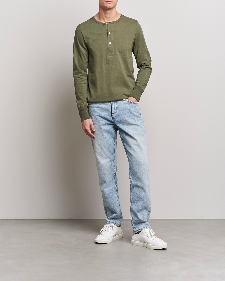 Men | T-Shirts | Merz b. Schwanen | Classic Organic Cotton Henley Sweater Army