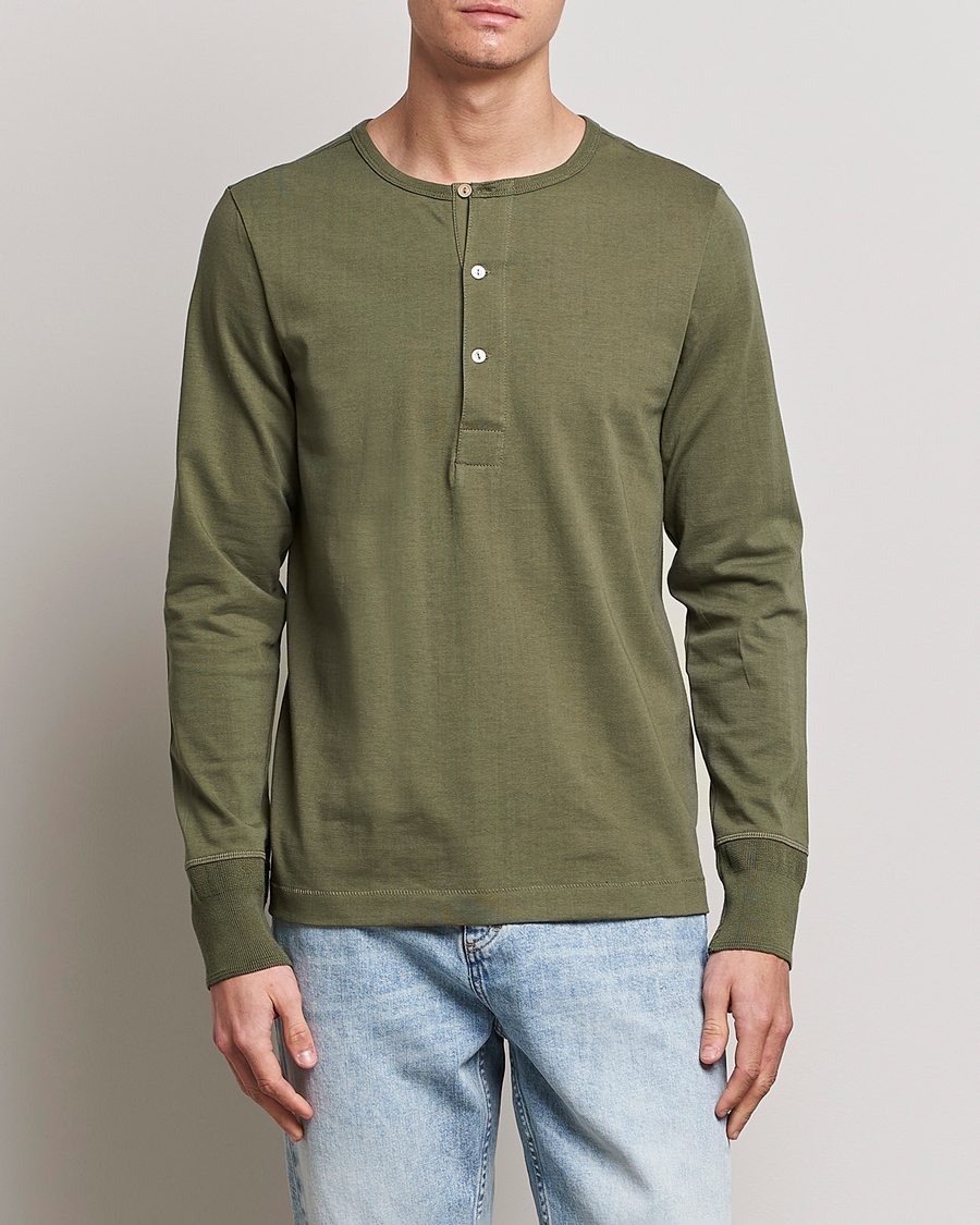 Men | Long Sleeve T-shirts | Merz b. Schwanen | Classic Organic Cotton Henley Sweater Army