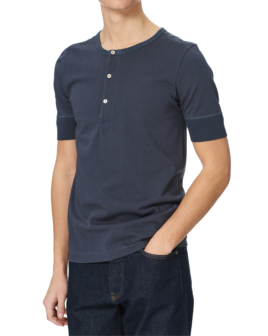 Men | T-Shirts | Merz b. Schwanen | Short Sleeve Organic Cotton Henley Navy