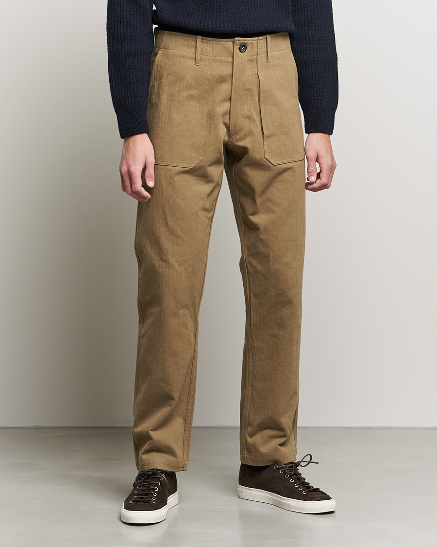 Men | Trousers | Private White V.C. | Maker´s Cotton Herringbone Trousers Sand